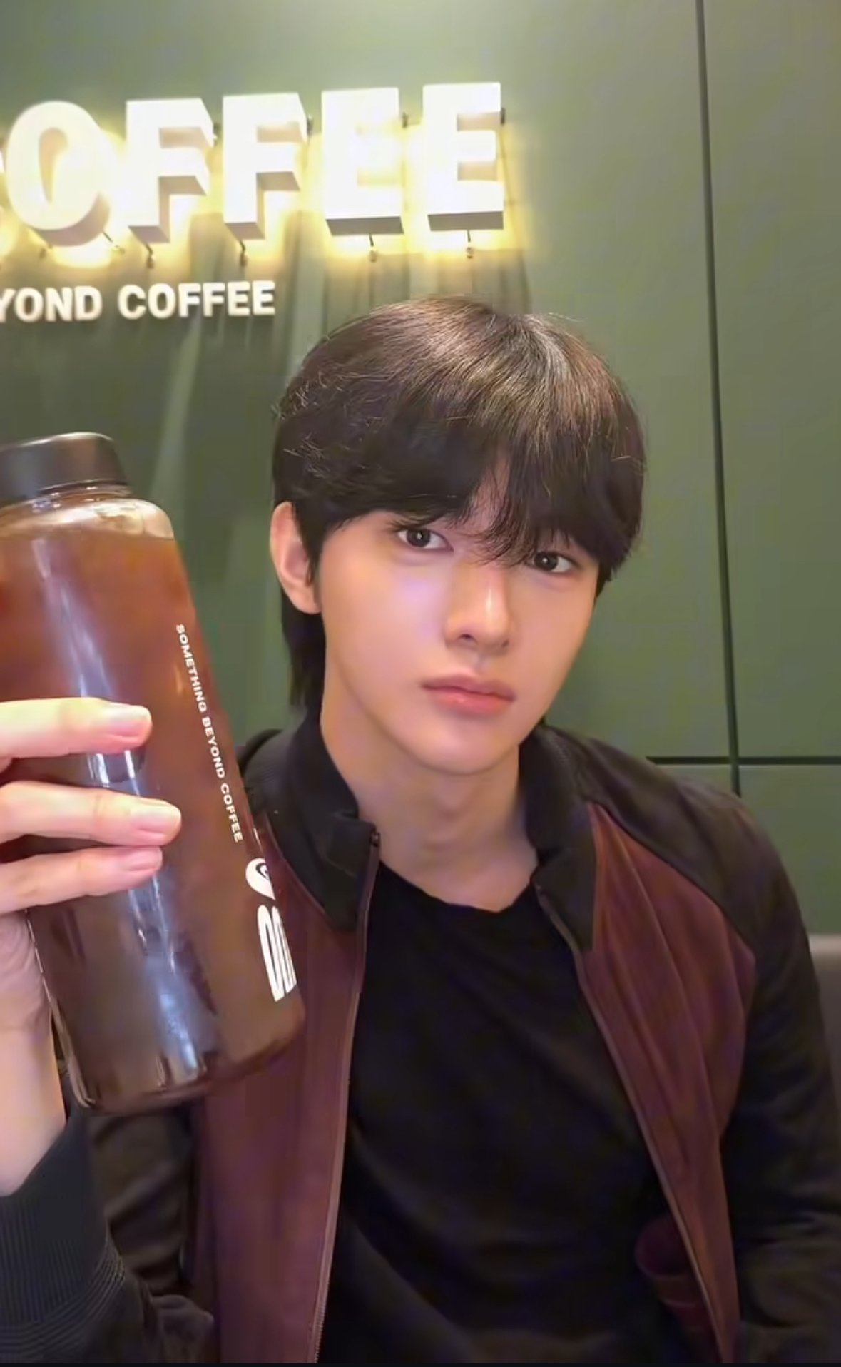 오우 릴스내리다가 이 사람 ㅈㄴ 잘생겻네