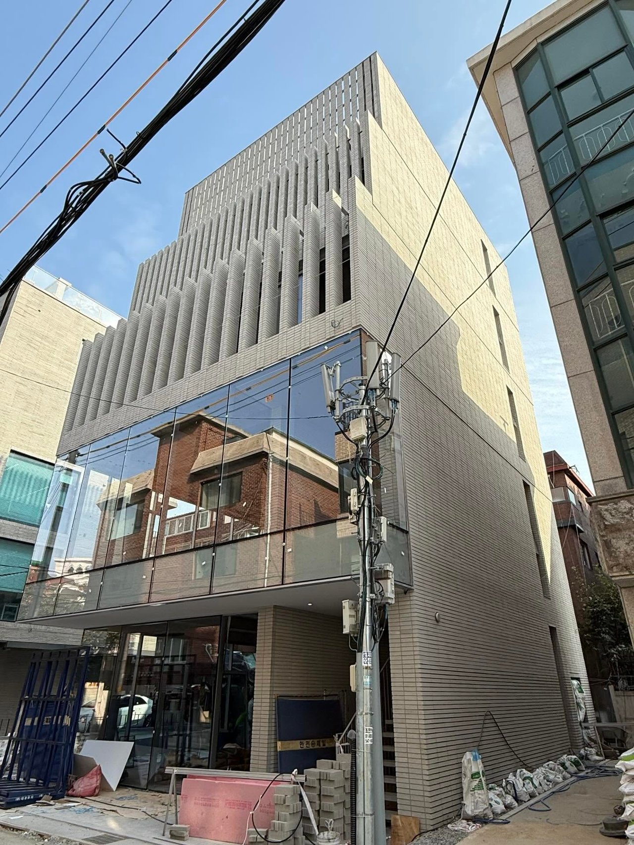 [잡담] 민희진 오케이레코즈 사옥 벌써 민희진 스러움 | 인스티즈