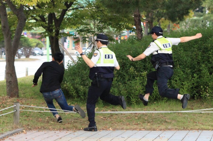 24b0d121e09c28a8699fe8b115ef046c60f421469aec