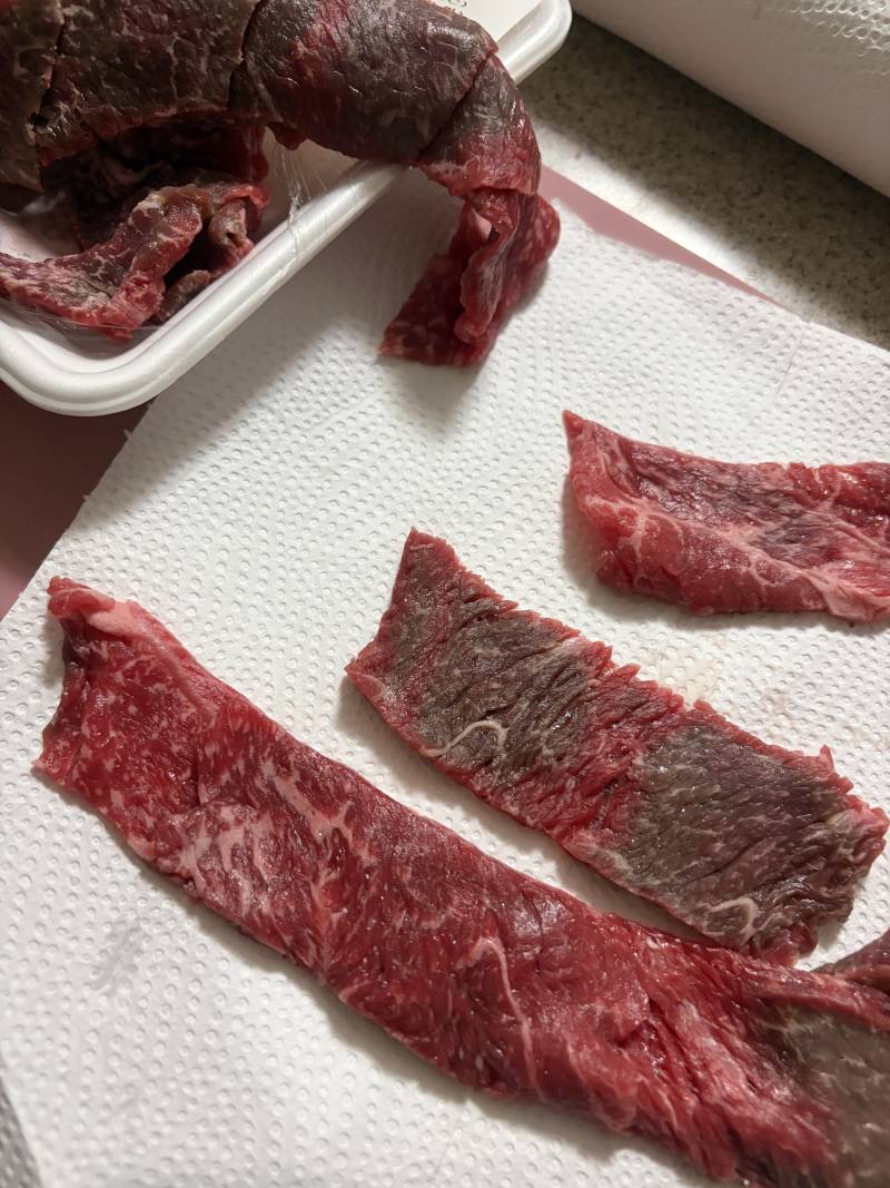 [잡담] 이거 소고기 상한거야? 오늘 산건데 색갈 왜이래 | 인스티즈