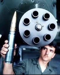 강철 대못을 초당 60발 쏘는 무기_1.webp