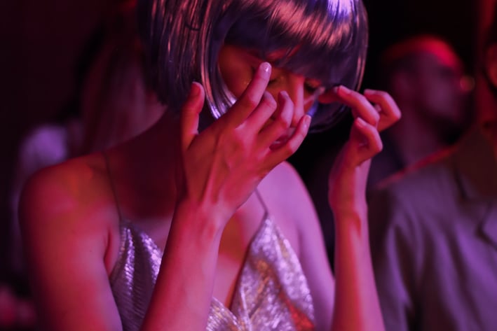 "Wear a Wig" - Paryk tema