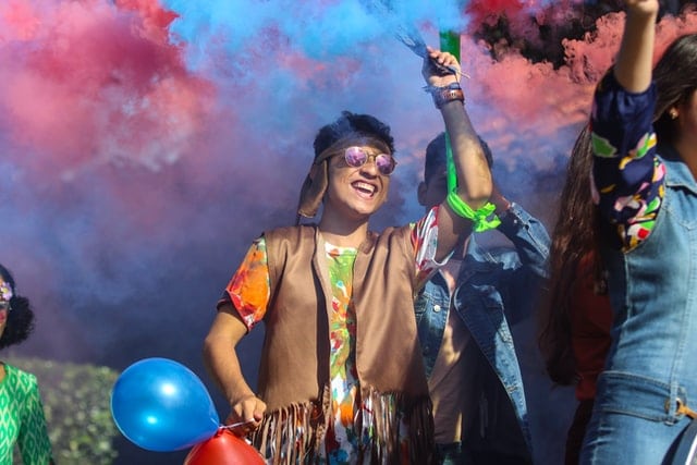 Kom, som du normalt ikke kommer, når du kommer til fest