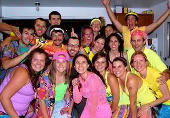 Farverige neon-outfits fra 90'erne