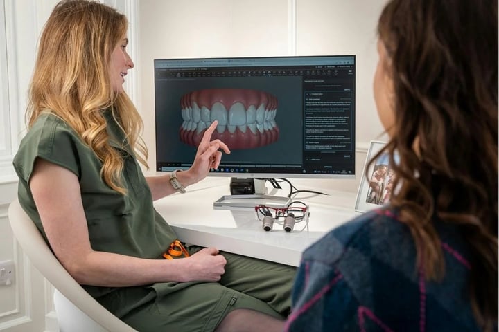 Digital implant and smile planning consultation on screen in a dental clinic