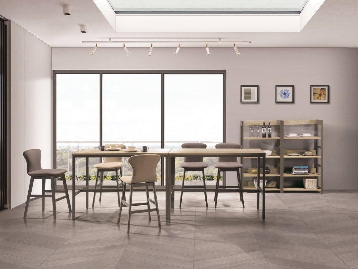 Догги стиліндегі позициядағы әйелдер есектері