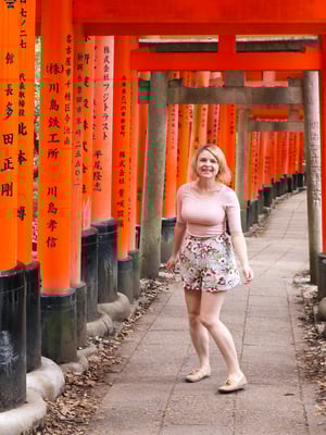 Fushimi-Inari-torii-gate-tunnel-Kyoto.jpg