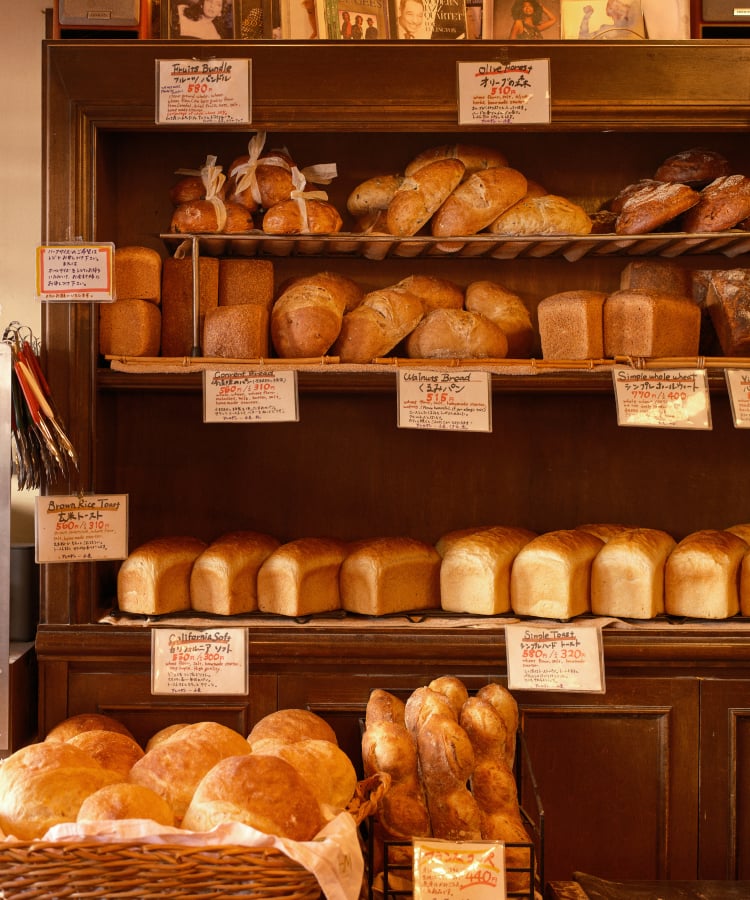 BREAD CIRCUS の店内に並ぶパン