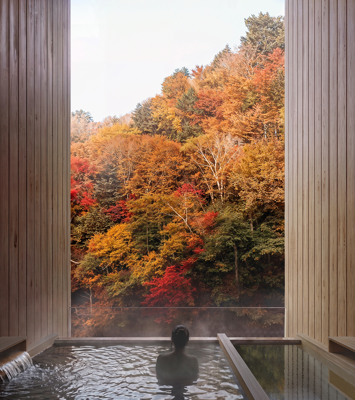 FRAMEの紅葉を望む温泉