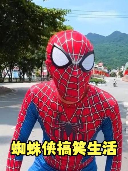 小蜘蛛发烧了，是应该带他去吃饭呢还是应该去医院呢