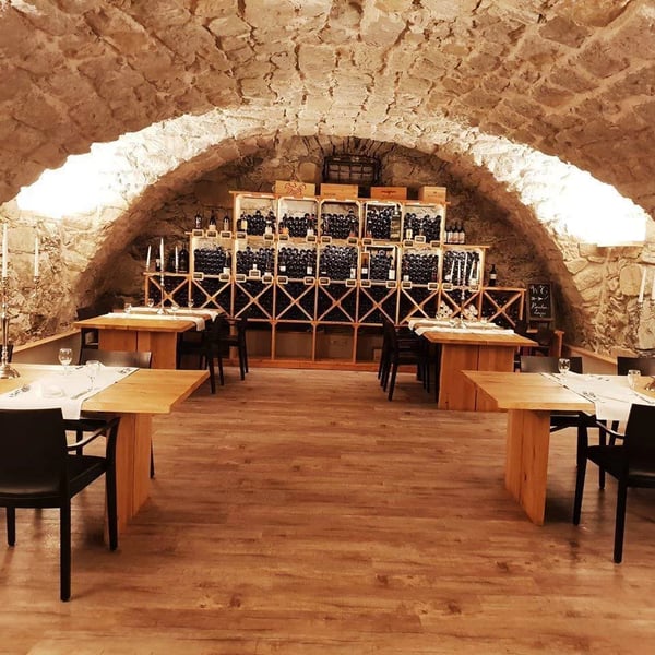 When there's no banquet planned in the wine cellar on the weekend, small groups can also dine in the wine cellar.
