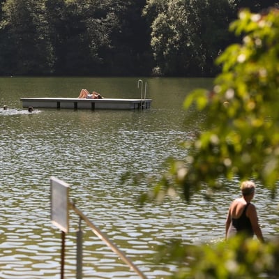 Ruhe und Entspannung am Türlersee, ob auf dem Floss, im See oder am Ufer.