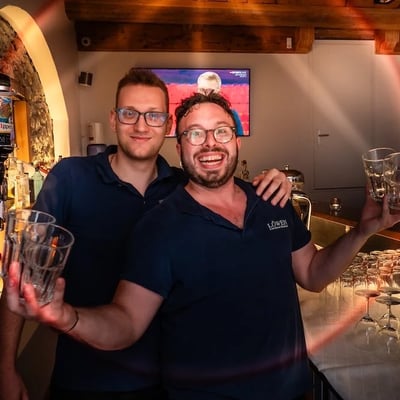 Deine Party in der Bar nach dem Essen wird sicher erfolgreich.