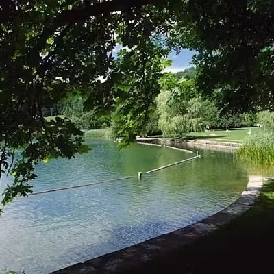 Im Nichtschwimmerbereich kann man auch im See baden, wenn man (noch) nicht schwimmen kann.
