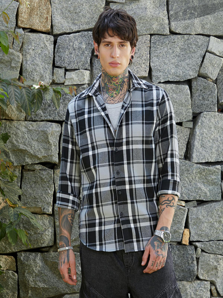 Mens Obsidian Black & Daisy White Dark-Plaid Relaxed Shirt