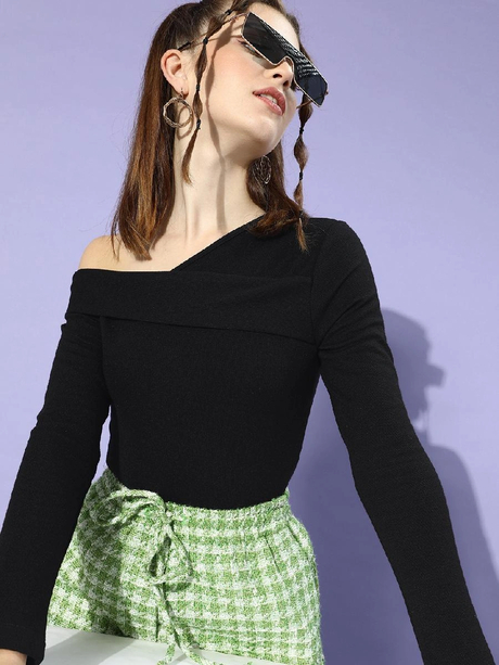 Stylish Black Solid Knitted Top