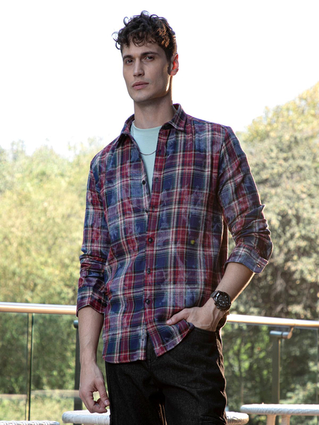 Mens Indigo Blue & Sangria Red Dark-Plaid Relaxed Shirt