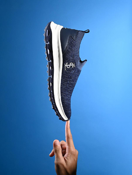 The LOUIS STITCH Exclusive Collection of Men�s Athleisure Sports Shoes combines lightweight comfort with contemporary design, making them ideal for both active and casual wear.
