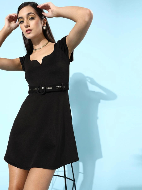 Women Stylish Black Solid Sweetheart Neck Dress