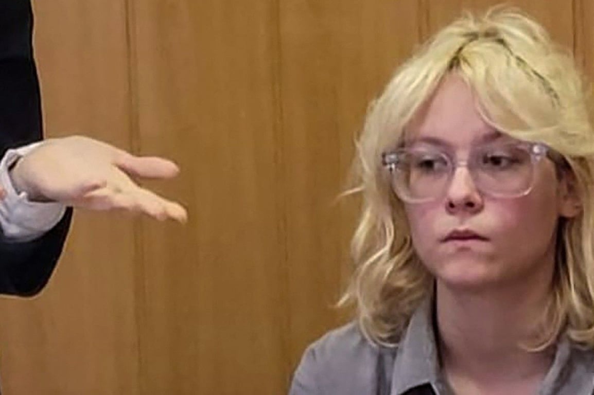 Soud poslal do vězení petrohradskou hudebnici. Ztvárnila zakázanou píseň