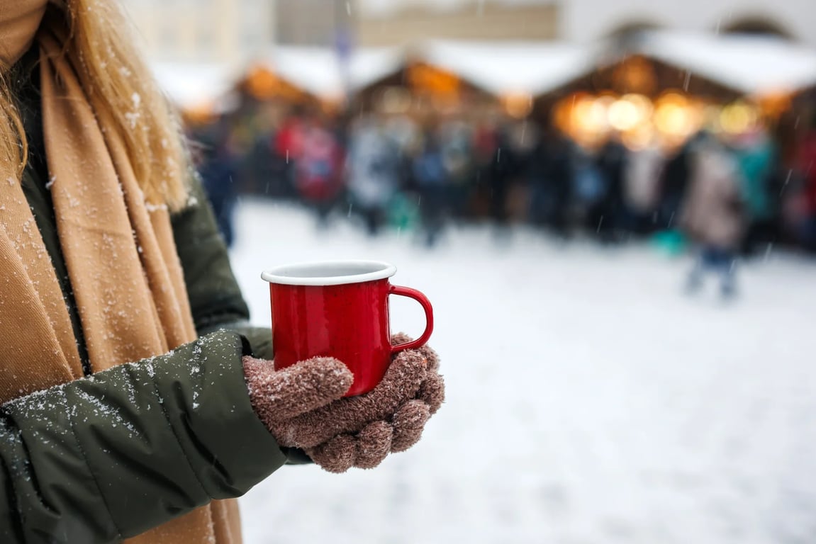 Zima udeří dřív, než kdokoli čekal. Na horách napadne až 20 cm sněhu, řidiči se mají připravit