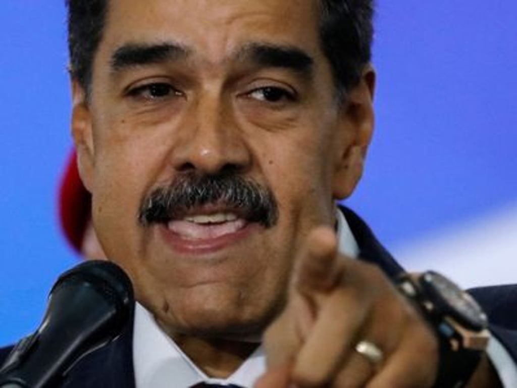 Maduro v reakci na hrozby USA oznámil nasazení milionů milicionářů v Karibiku