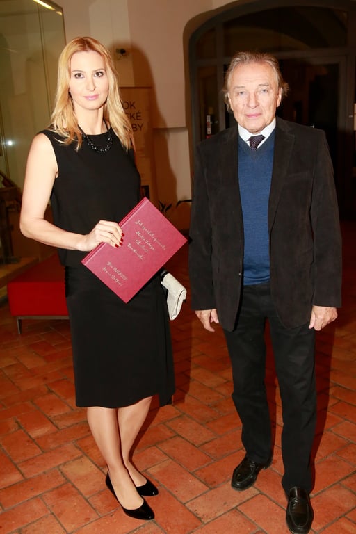 Z domu Karla Gotta je ticho. Ivana se s dcerami odstěhovala do moderní vily, kam málokdo smí vstoupit.