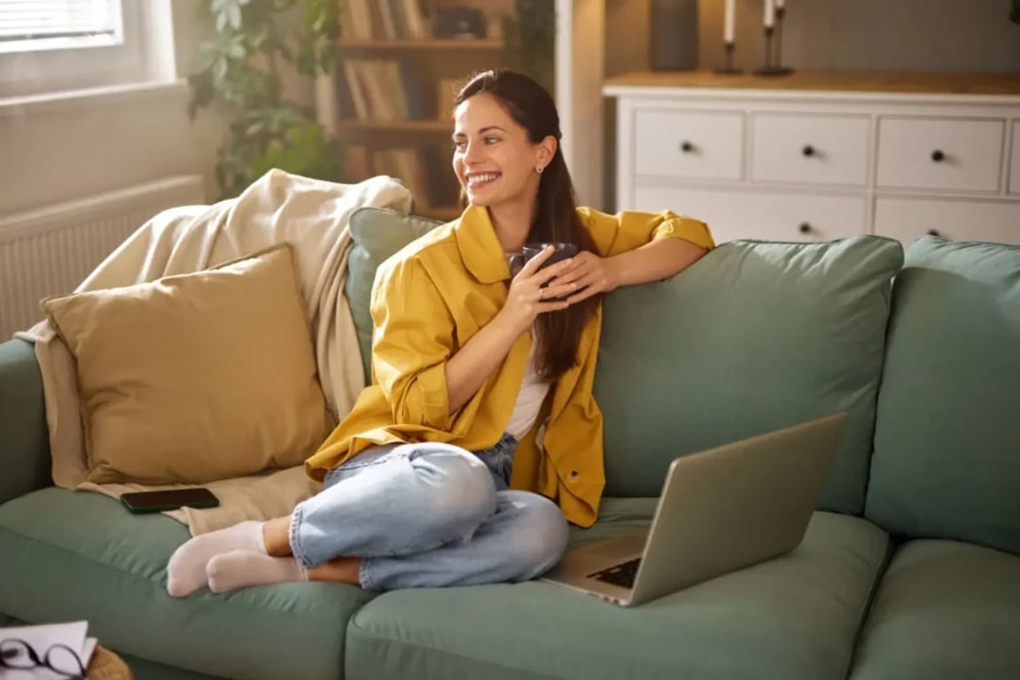 Máte jen 5 000 Kč a chcete nový obývák: 3 chytré levné nápady, které prostor v mžiku promění k nepoznání