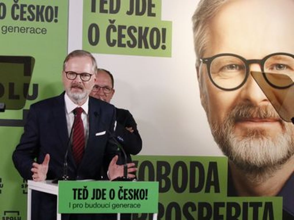 Nenakupuji v Miláně jako Babiš, hájí dovolenou Fiala. Kampaň je fantastická, tvrdí