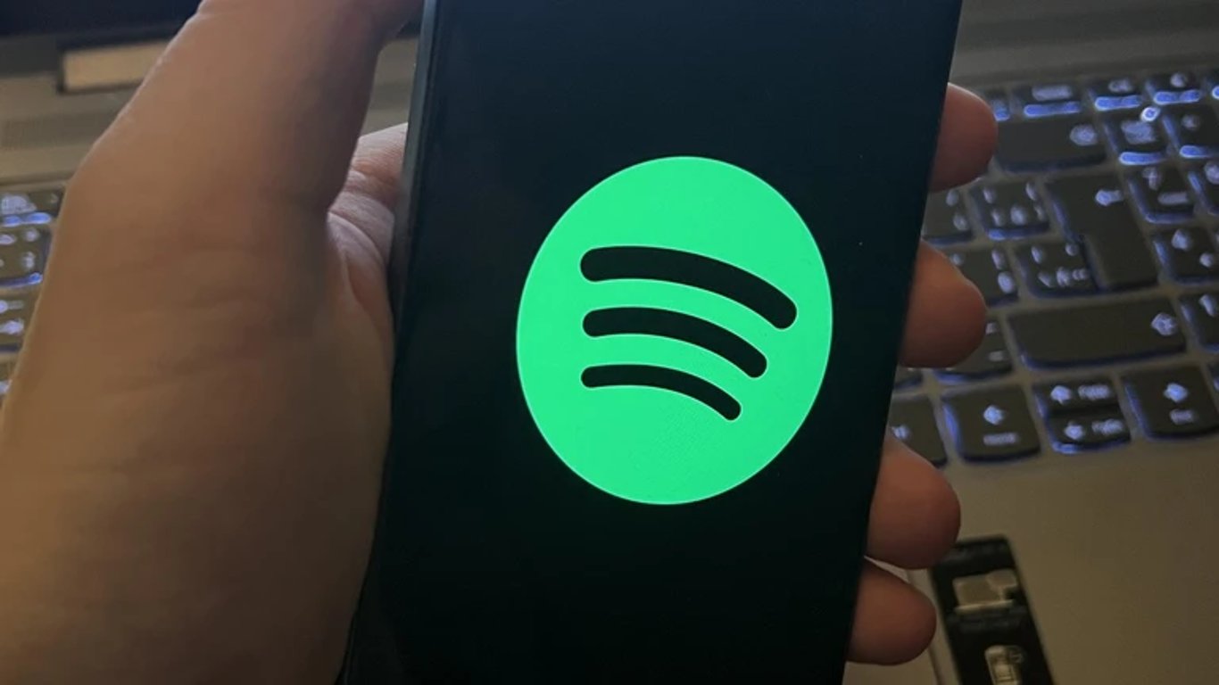 Podvodníci zvládnou přes Spotify nebo Google vysát bankovní účet na nulu. Není jim proti srsti ukrást celé životní úspory