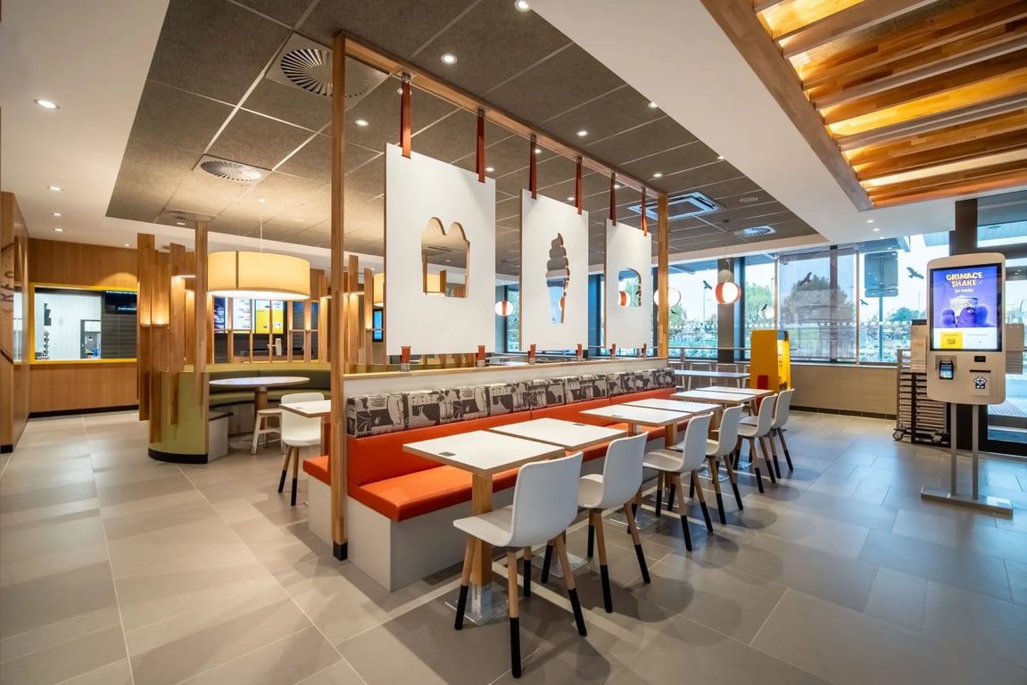 Perníček, koně a hranolky. McDonald’s otevírá v Pardubicích už třetí pobočku