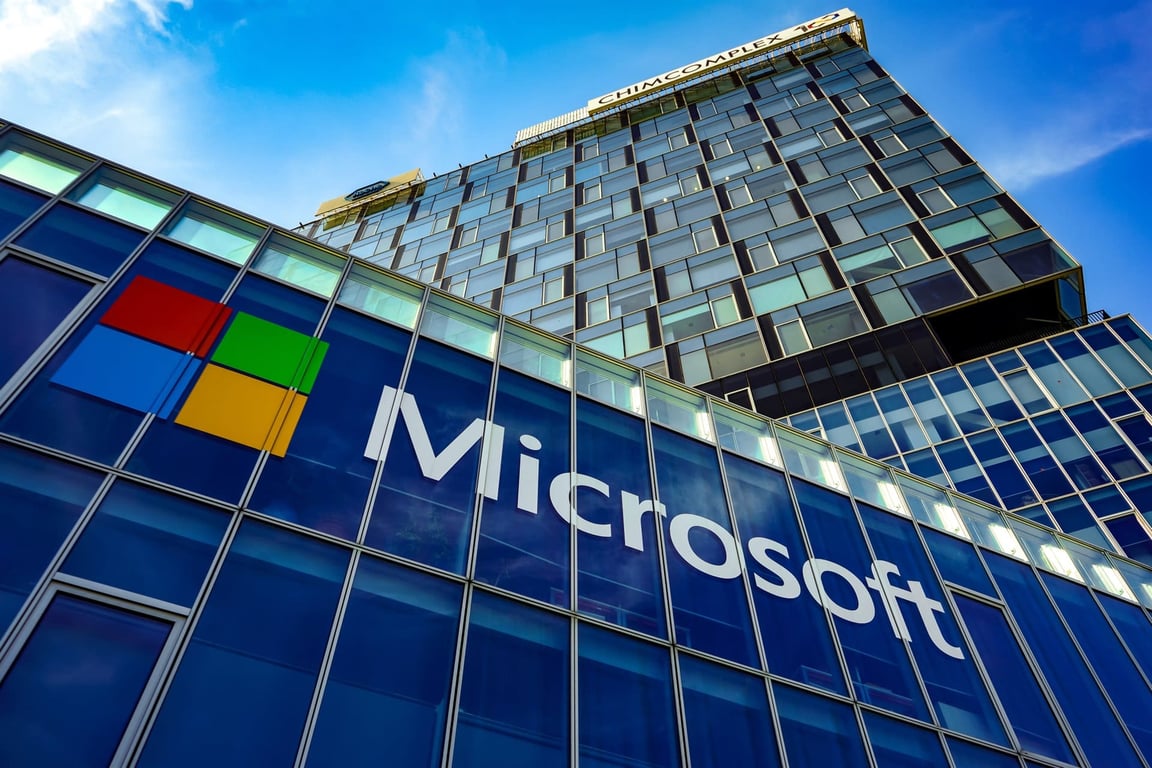Microsoft propouští, jeho generální ředitel dál bohatne. Vítejte v roce 2025