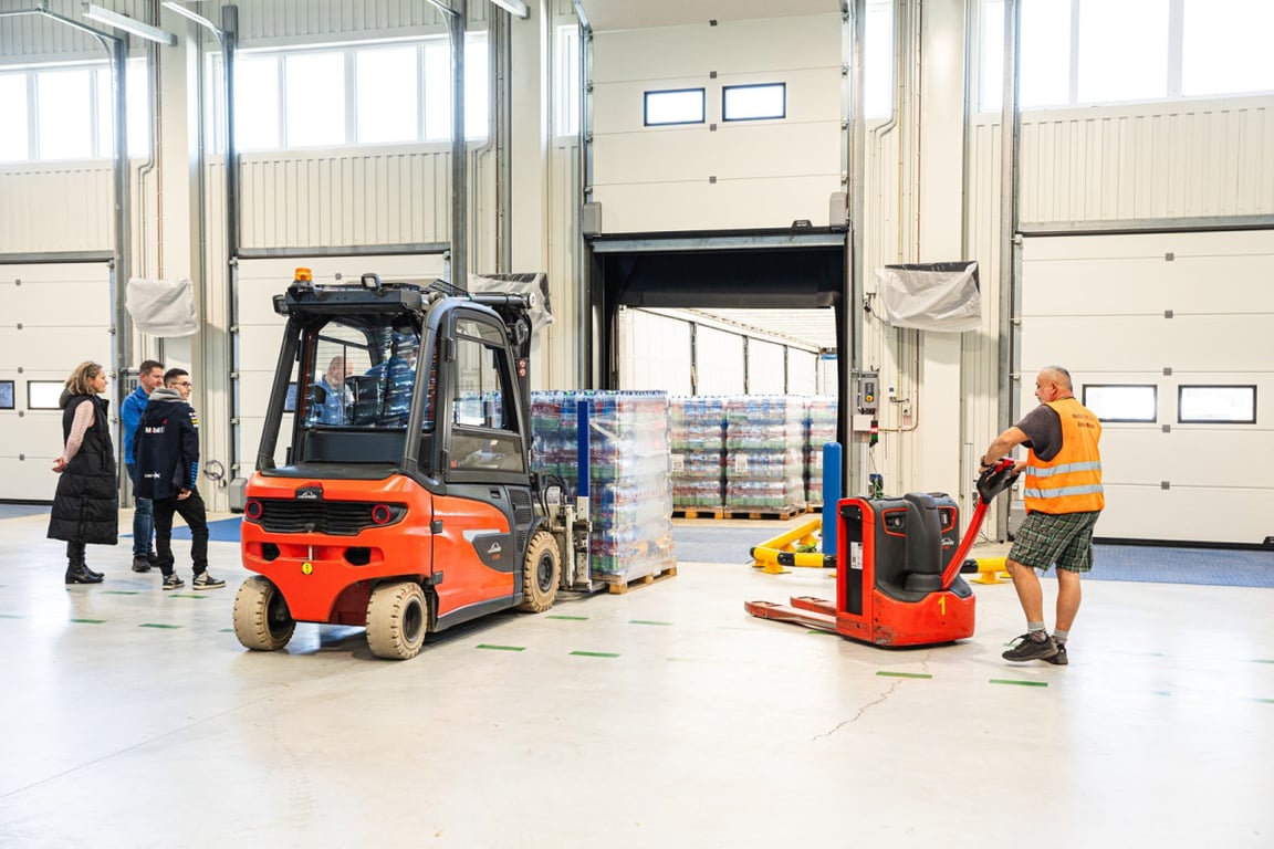 Nová skladovací hala za 200 milionů umožní distribuci minerálky přímo k zákazníkům