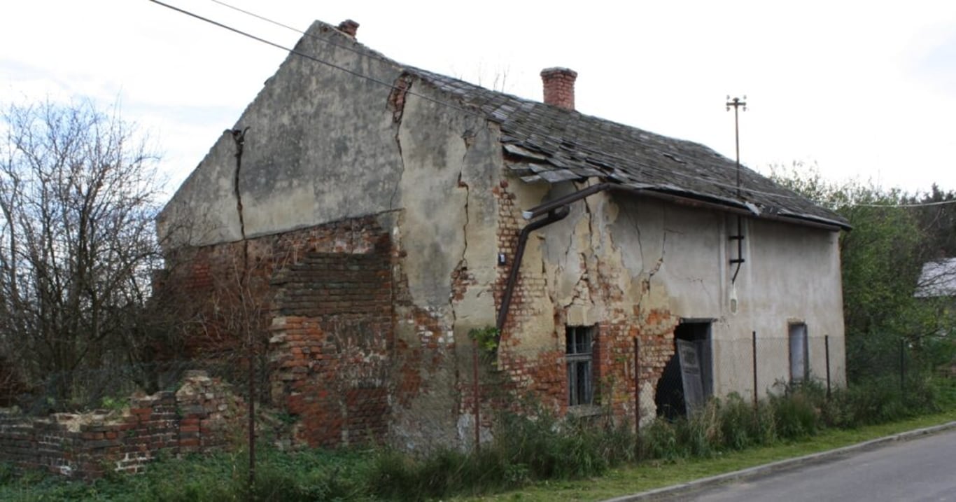 Žena si pořídila opuštěný dům za pouhých 29 Kč. Města je nabízí, aniž by o tom většina lidí věděla