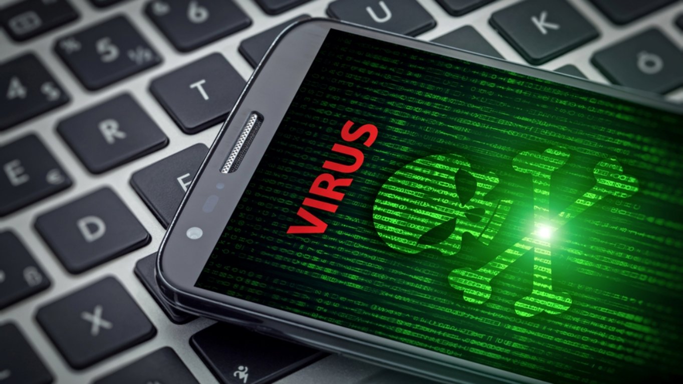 Nečekané vytáčení a blikající displej nejsou normální. Rychlé kroky, jak odhalit špeha a uchovat soukromí