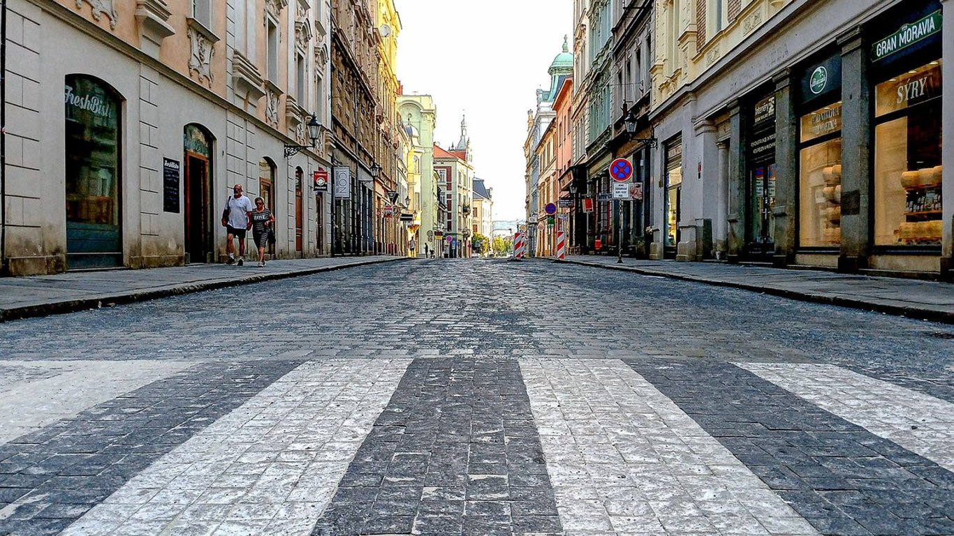 Velmi důležitá Rooseveltova ulice je opravená a v předstihu se tam vrací provoz