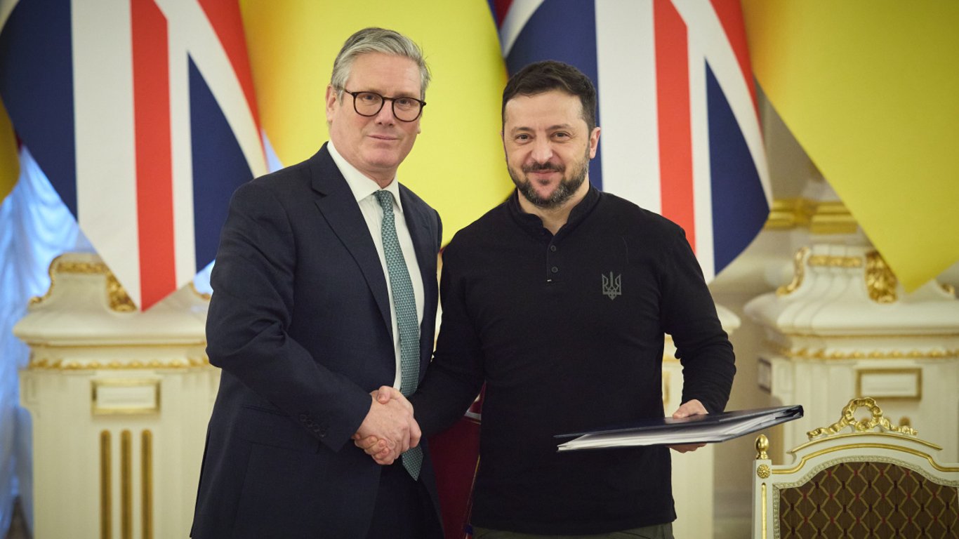 V. Putin musí zuřit, Ukrajina podepsala během trvající války dohodu o 100leté spolupráci s Velkou Británií. Pomoci jí může i vojensky