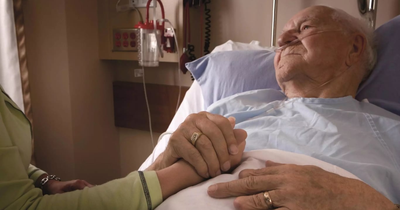 Dojemná fotka umírajícího páru obletěla svět: Skrývá se za ní neuvěřitelně smutný příběh