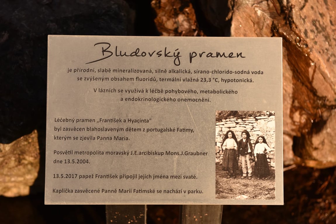 Našli jsme lázně, kde se koupe v horké vodě a klidně i v noci. Lidé nechápou, že tohle existuje v Česku.