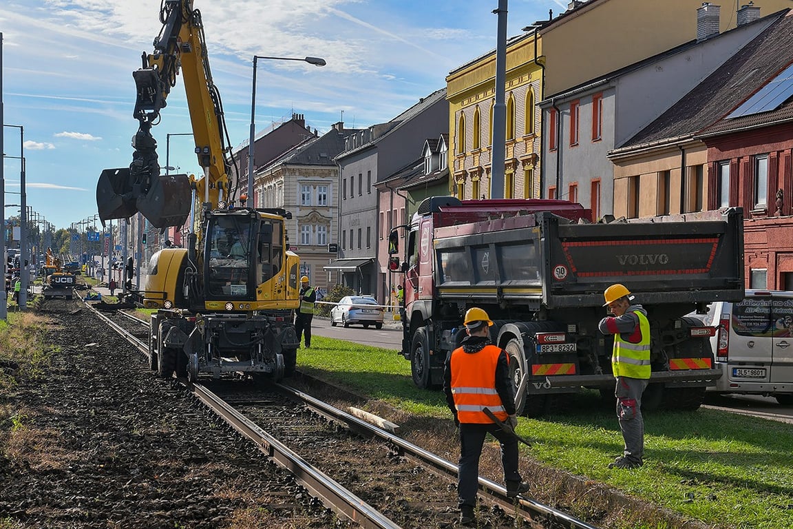 Zácpy nekončí. Nově v Plzni komplikuje provoz oprava tramvajové trati na Skvrňany