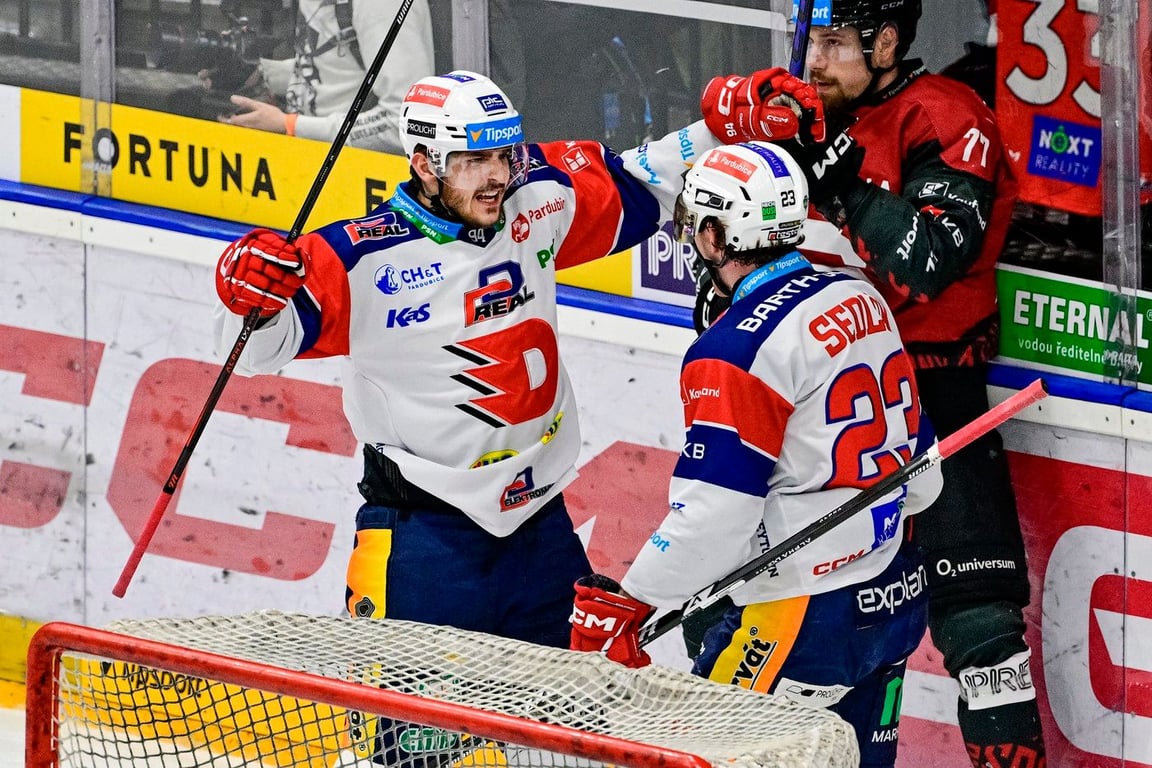 Agónie Sparty nekončí. Nový kouč nepomohl, Pardubice vyplenily O2 arenu