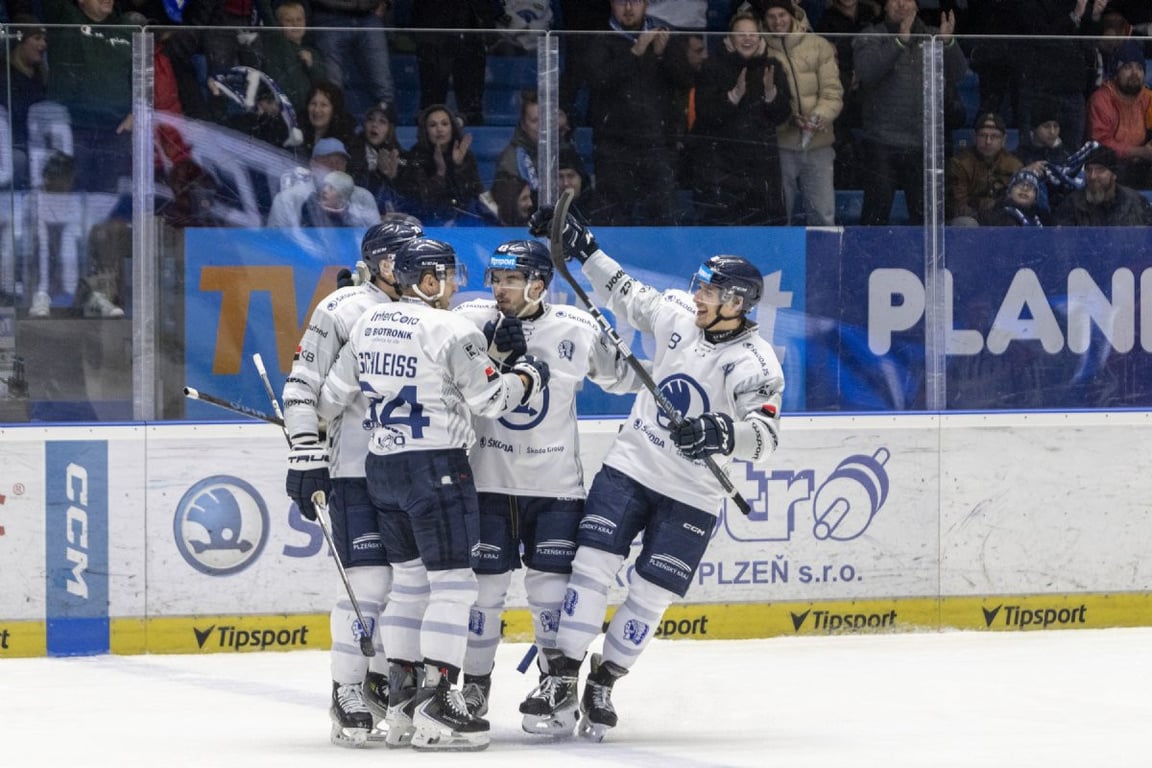 Hokejisté Plzně vyhráli v Kladně 2:1 a uspěli venku popáté za sebou