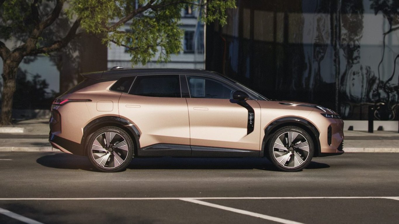 Revoluční čínský hybrid přichází k nám: Slibuje konec éry elektromobilů. Cena nás dostala