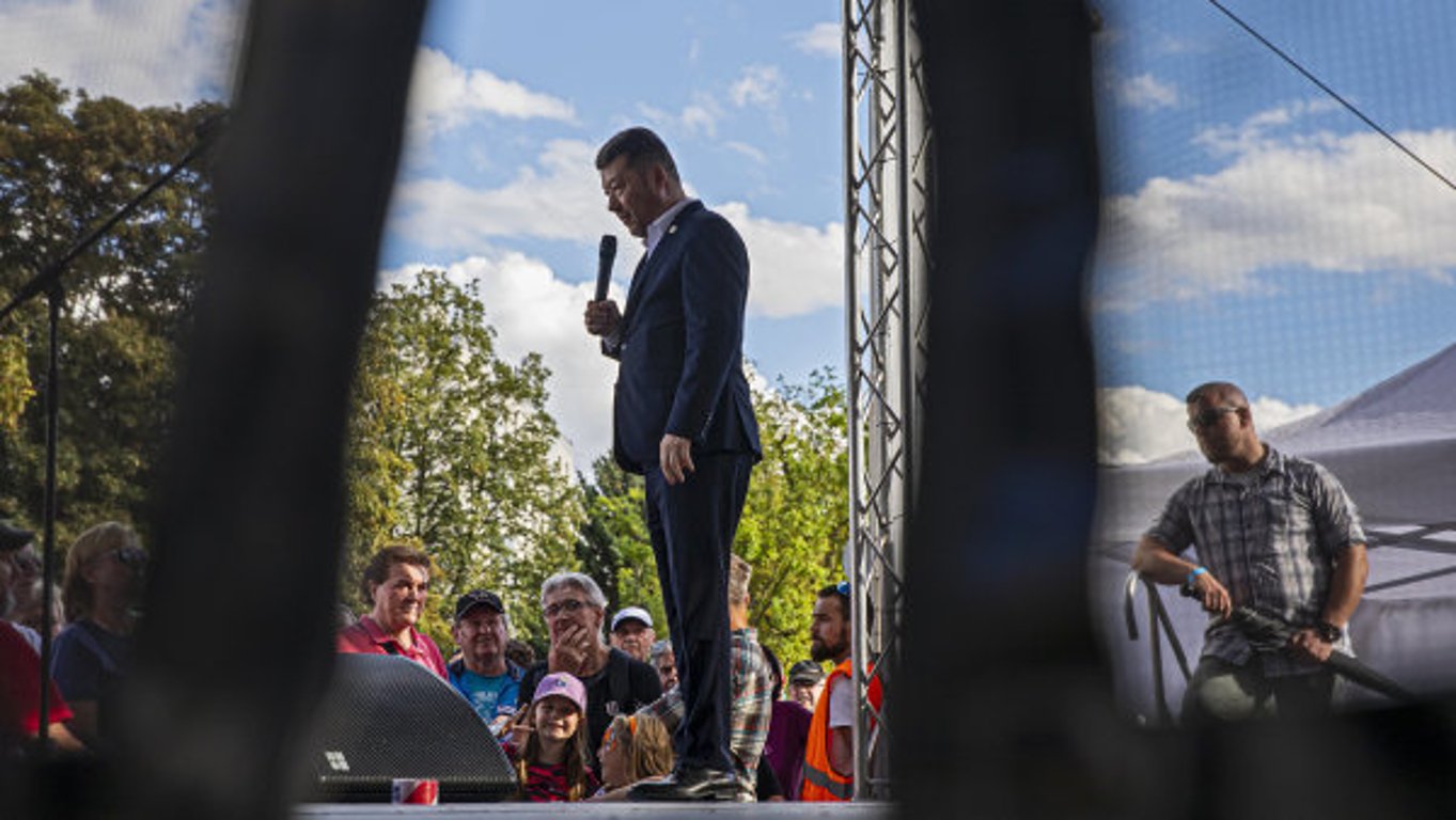 Nevkusné a nebezpečné. Kampaň SPD připomínala nacistickou a komunistickou propagandu, uznal Nejvyšší správní soud