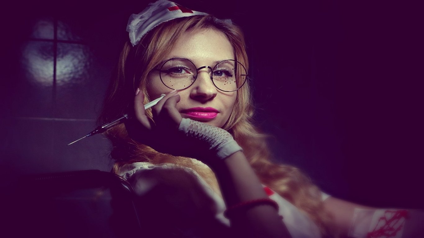 Všichni ji považovali za obětavou pečovatelku. Až skryté záběry ukázaly, co dělala pacientům, když se zavřely dveře