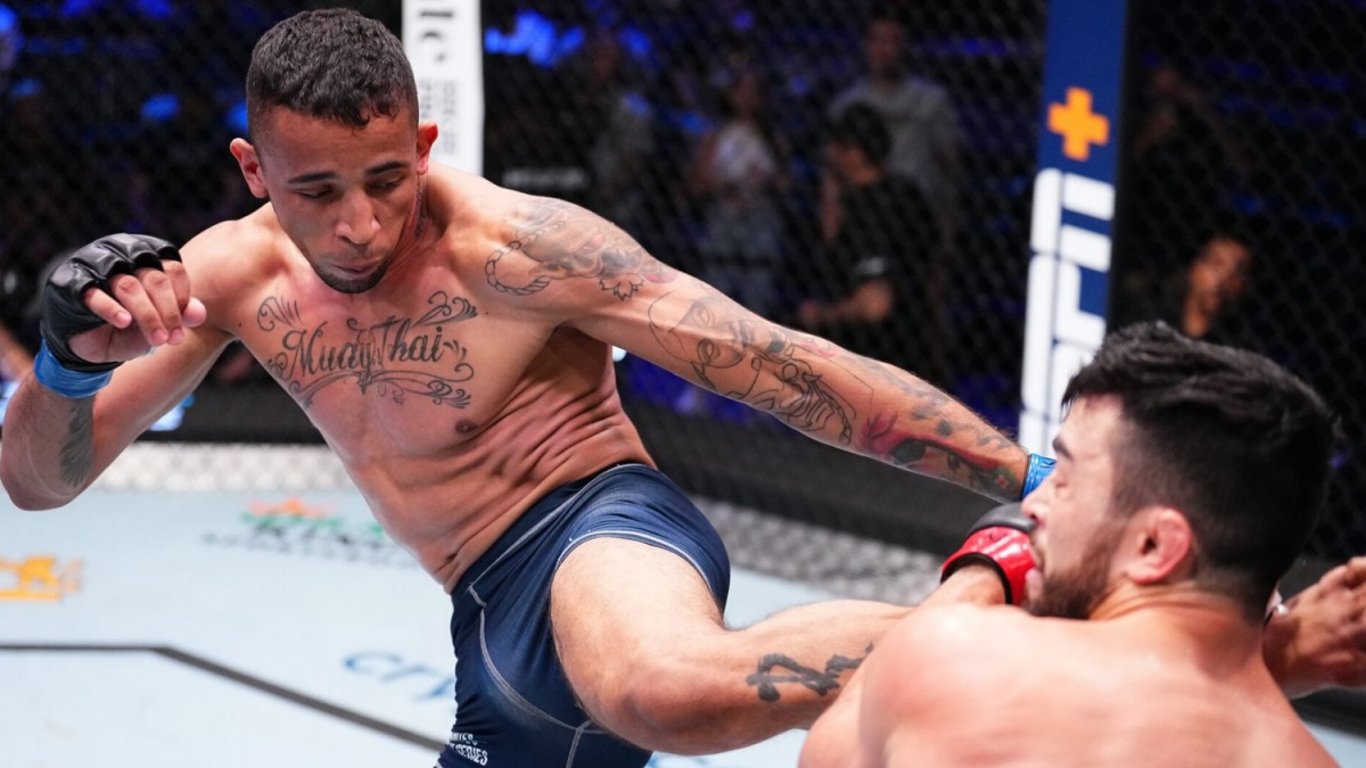 Bojovník UFC Carlos Prates kouří jako fabrika. Fanoušci se bojí o jeho zdraví