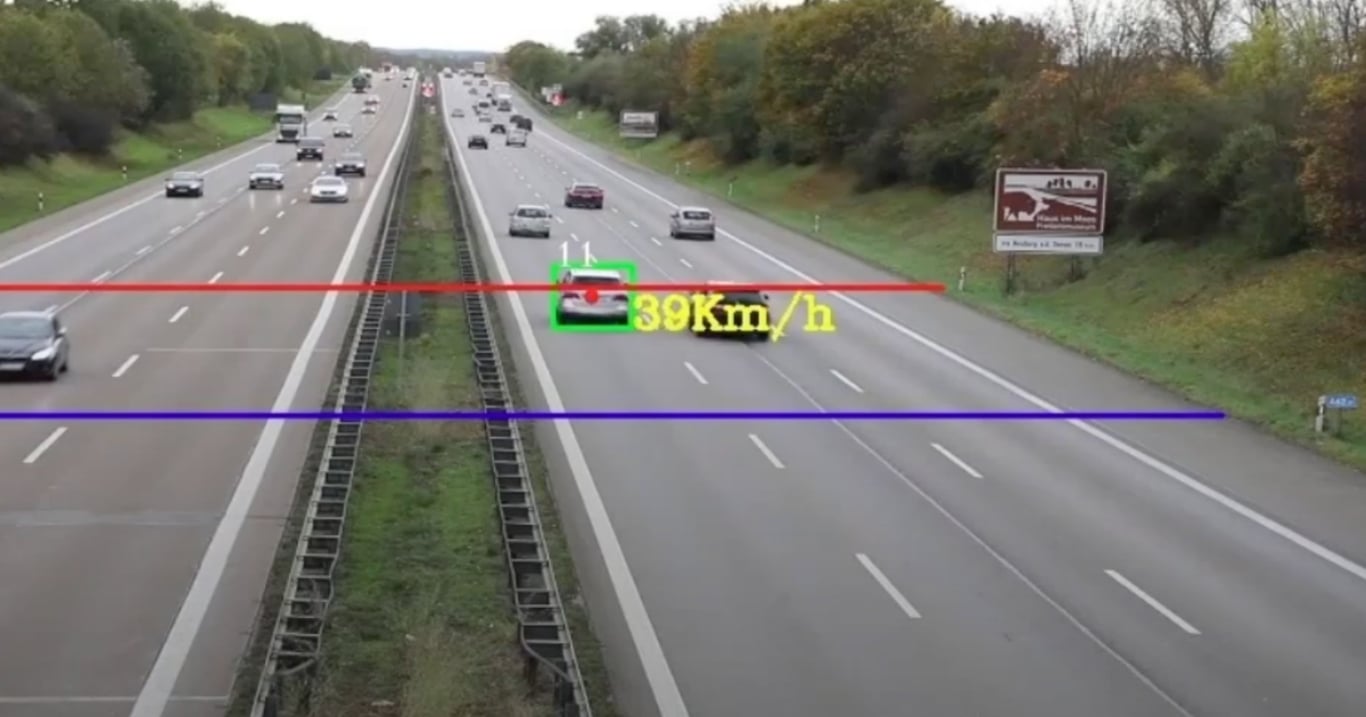 Nové 4D radary na silnicích: Kde? Zachytí řidiče na vzdálenost 1 km. Zjistí, jak rychle jedete i zda máte pásy