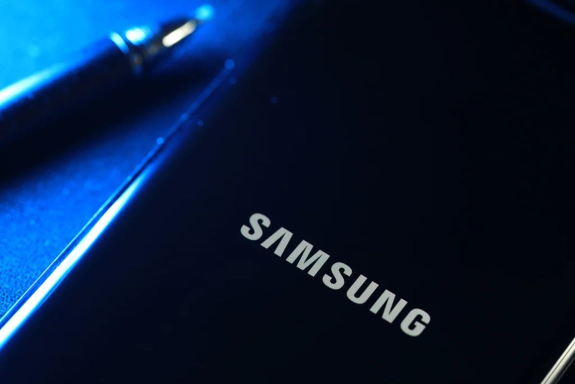 Logo Samsung na telefonu