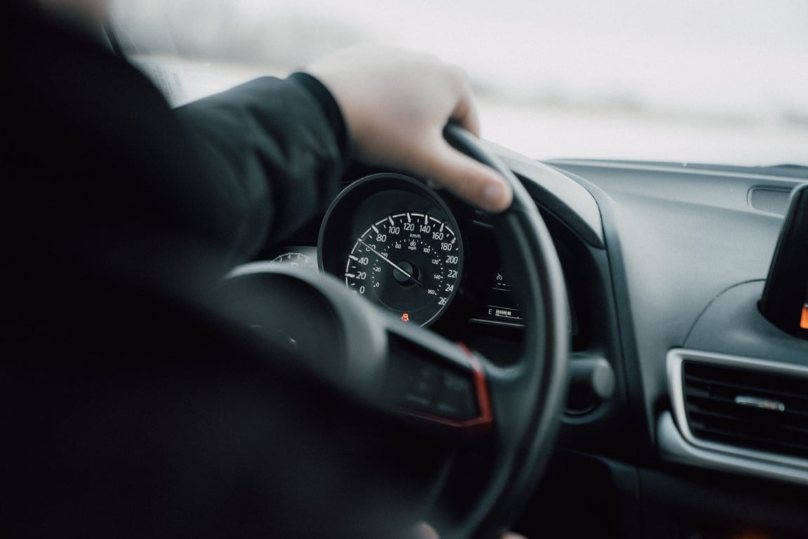 Auto smetlo seniorku, která na místě zemřela. Řidič měl pozitivní test na drogy