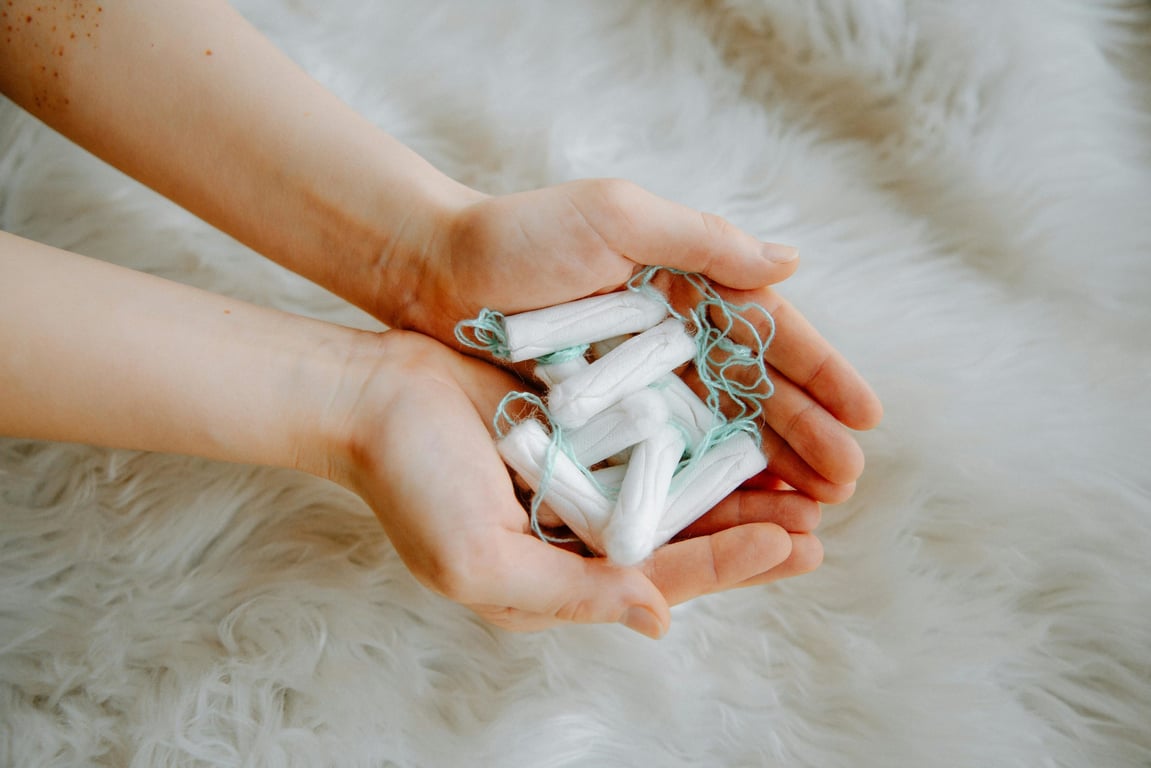 Teplice nakoupily menstruační pomůcky pro dospívající dívky